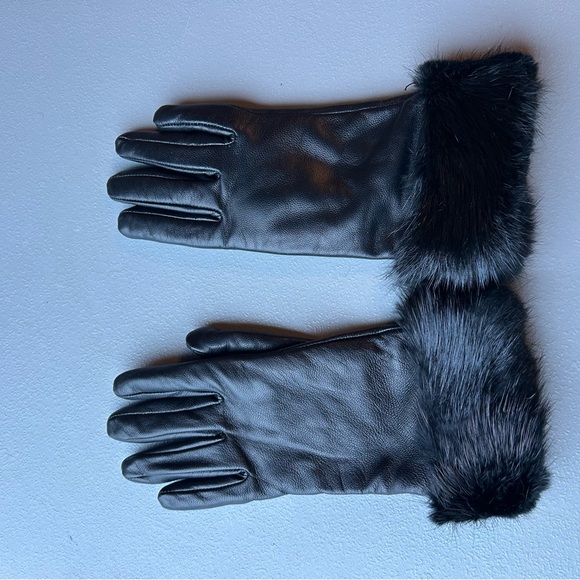 Luxurious Black Leather Gloves with Plush Fur Cuff - Picture 1 of 11